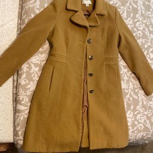 I outgrew the coat so I have to sell it.